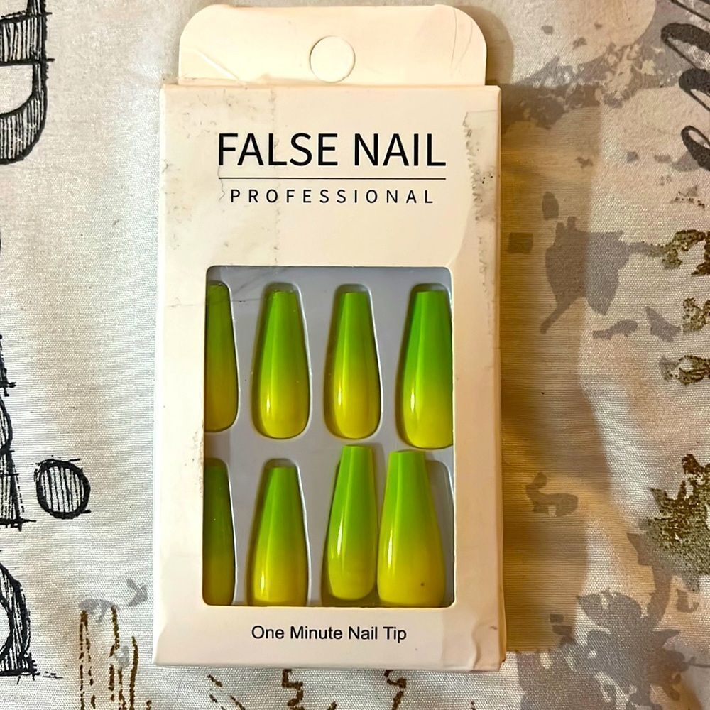 False Nail Ombre Green One Minute Nail Tips